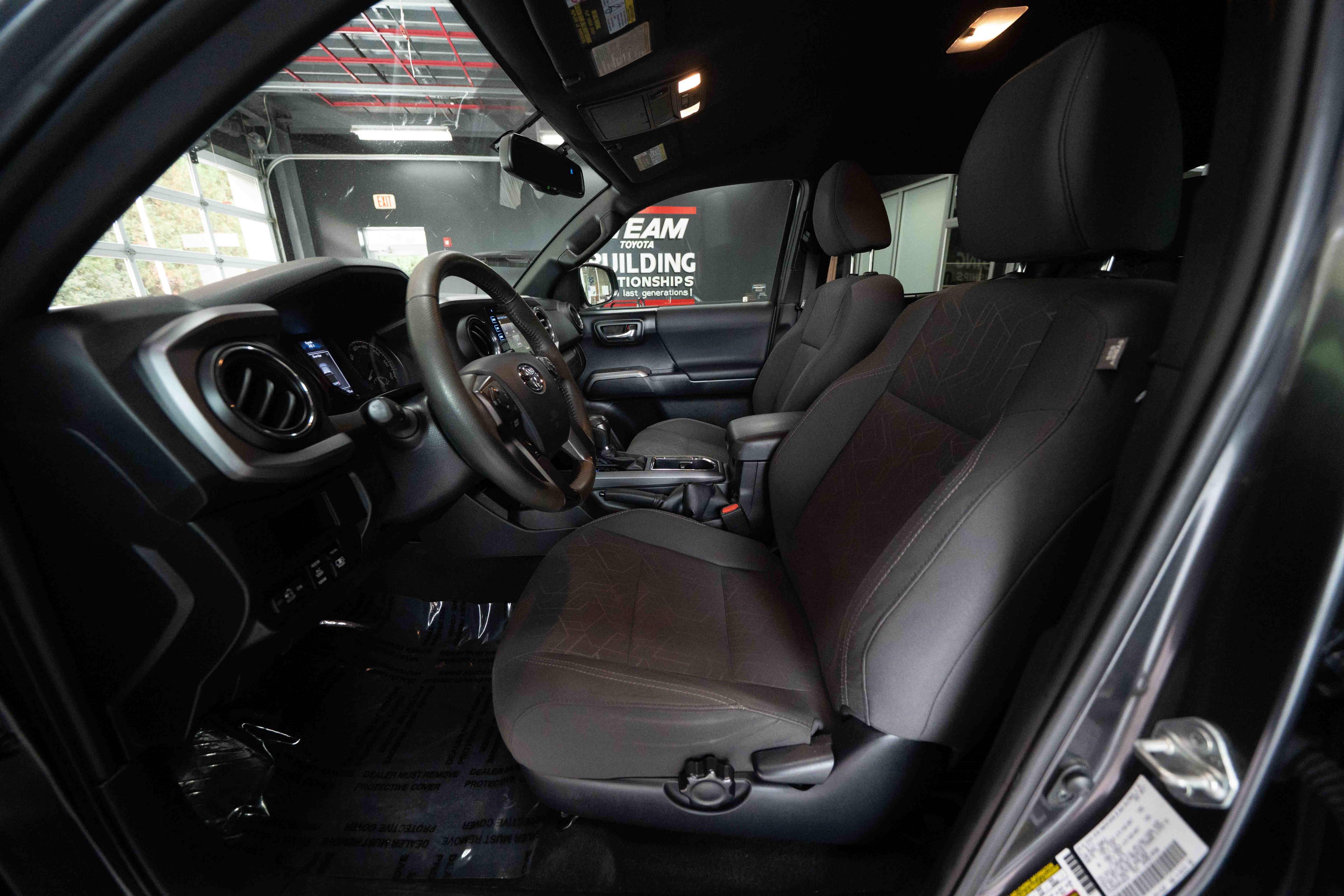 Used 2017 Toyota Tacoma TRD Sport w/ Tow Package (A/T) AWD/4WD image 9