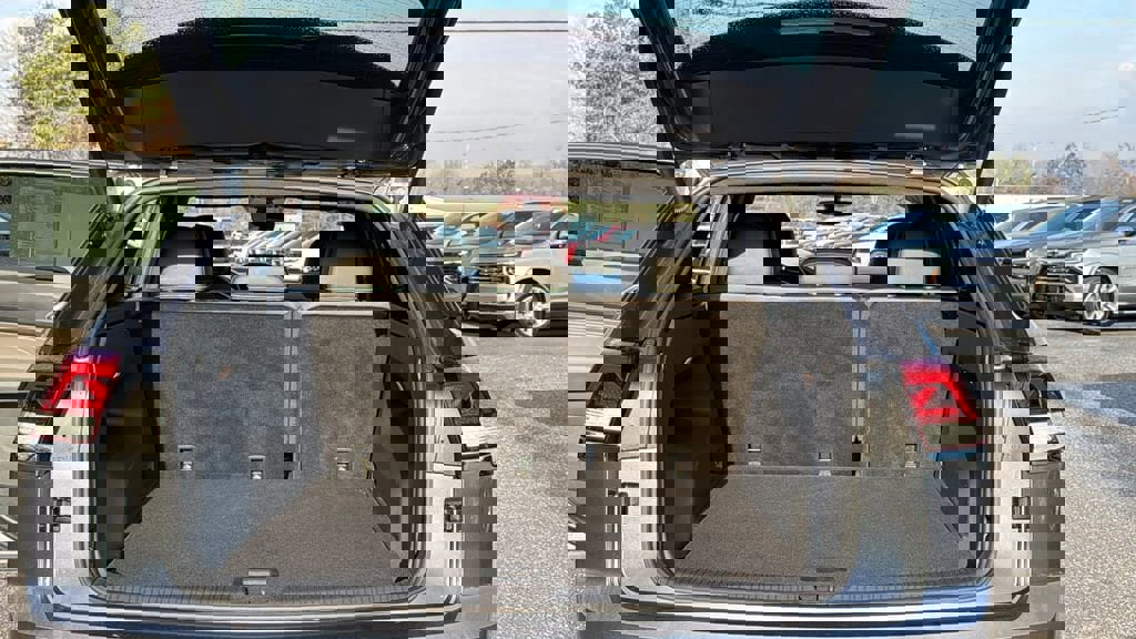 Used 2021 Volkswagen Atlas Cross Sport SE image 10