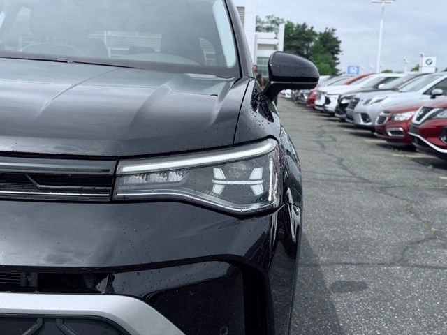 Used 2025 Volkswagen Taos SE AWD/4WD image 3