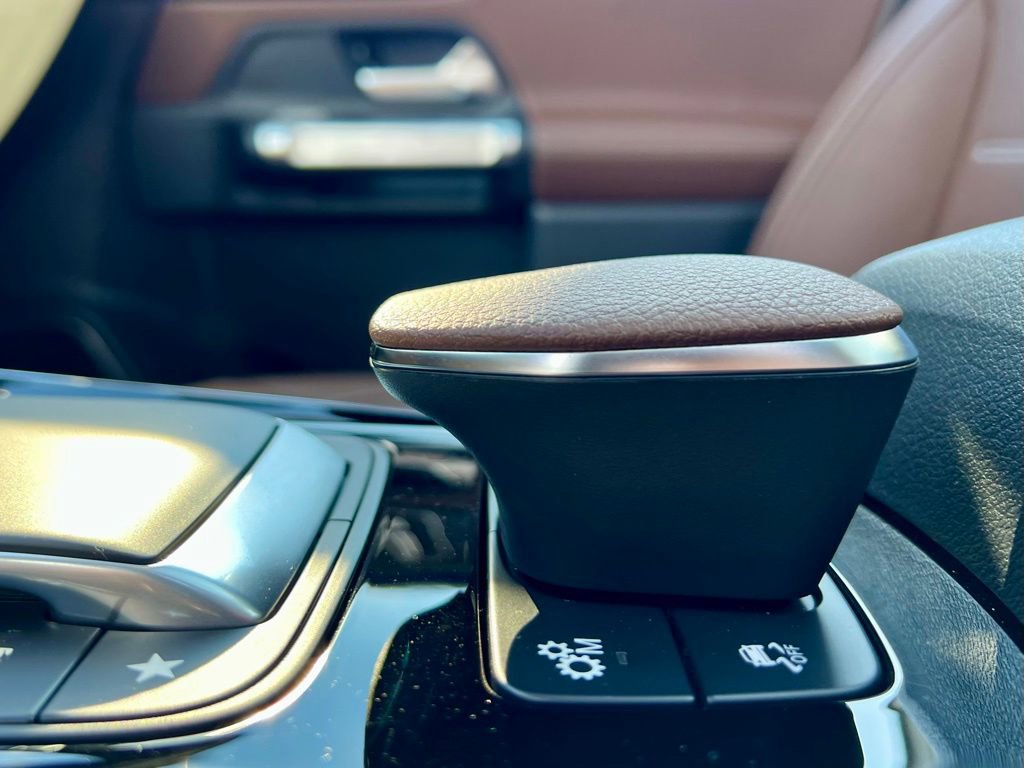 Certified 2021 Mercedes-Benz GLB 35 AMG 4MATIC image 33