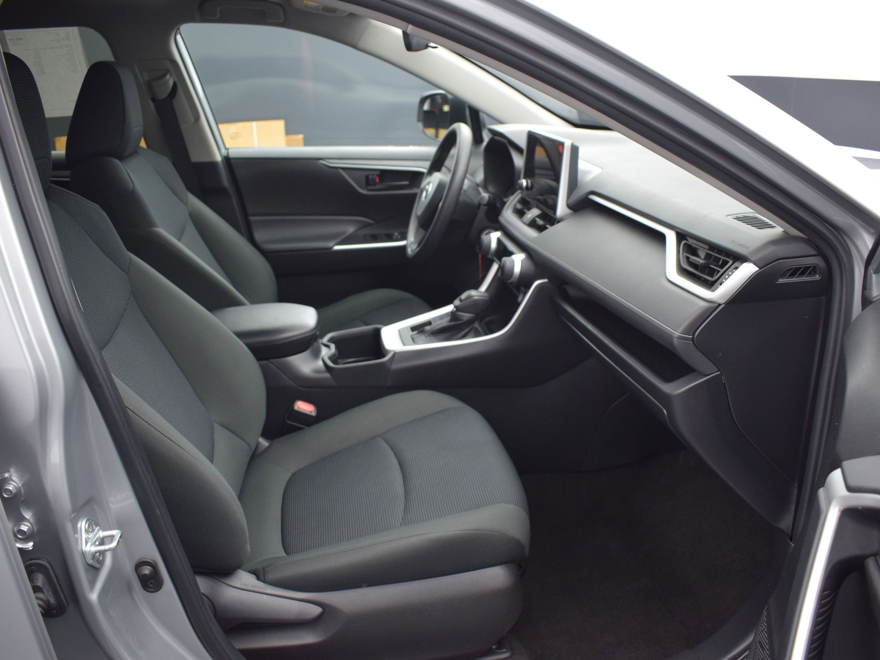 Used 2024 Toyota RAV4 LE AWD/4WD image 10