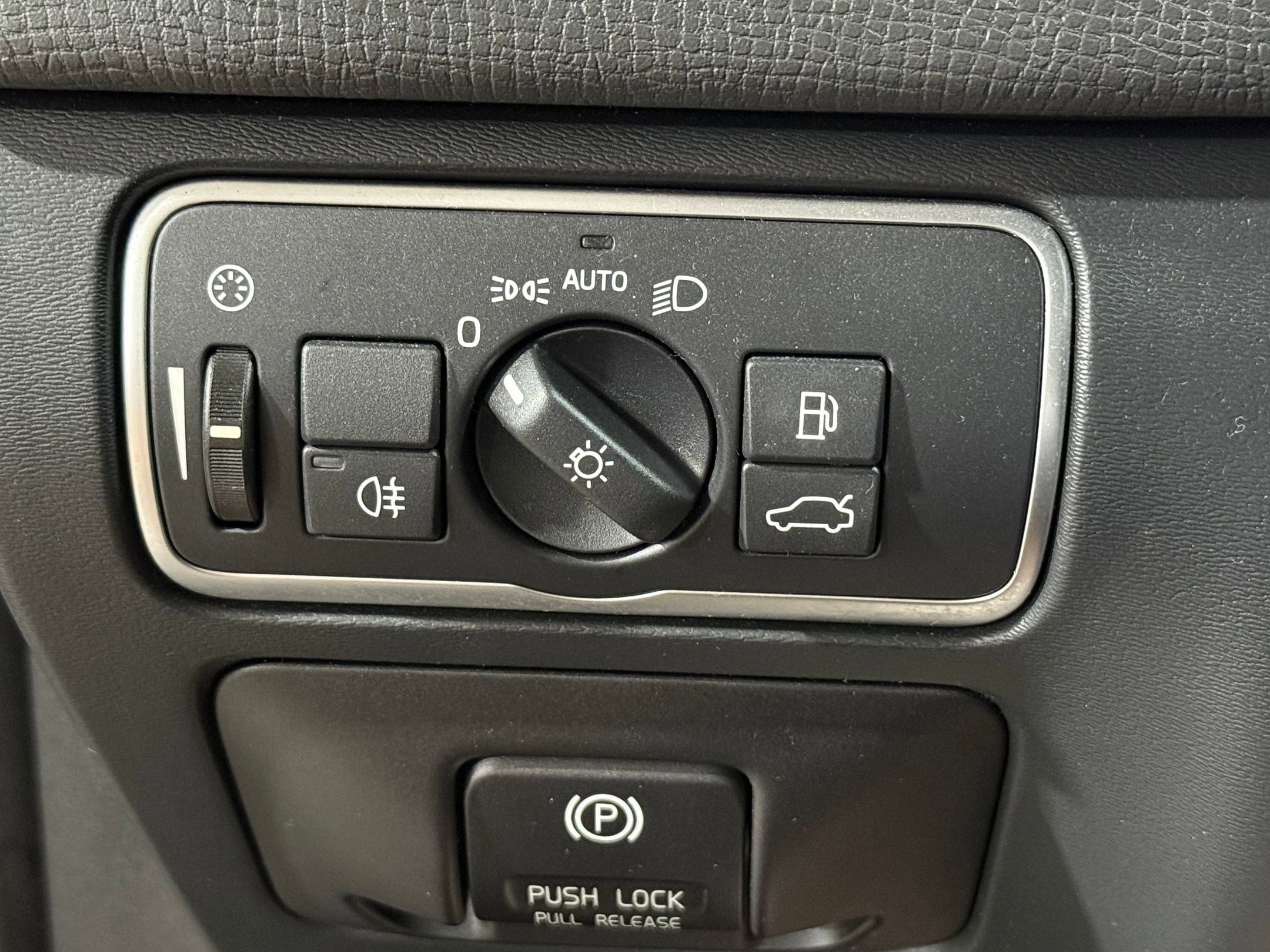 Used 2015 Volvo XC60 T5 Premier image 17