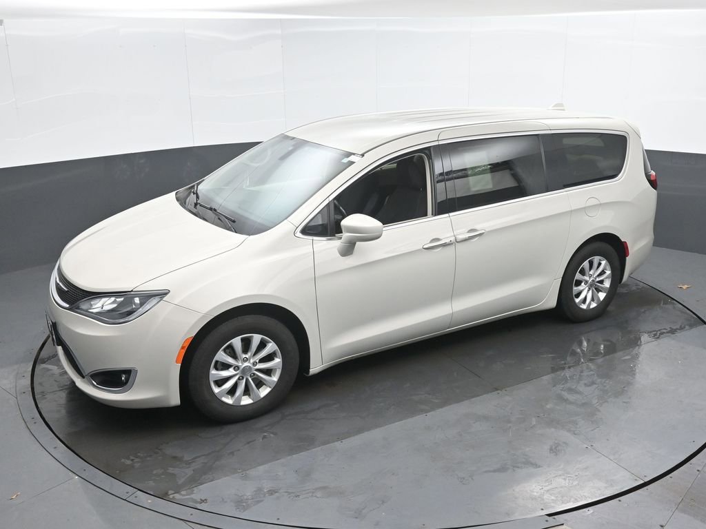 Used 2019 Chrysler Pacifica Touring Plus w/ Cold Weather Group image 40