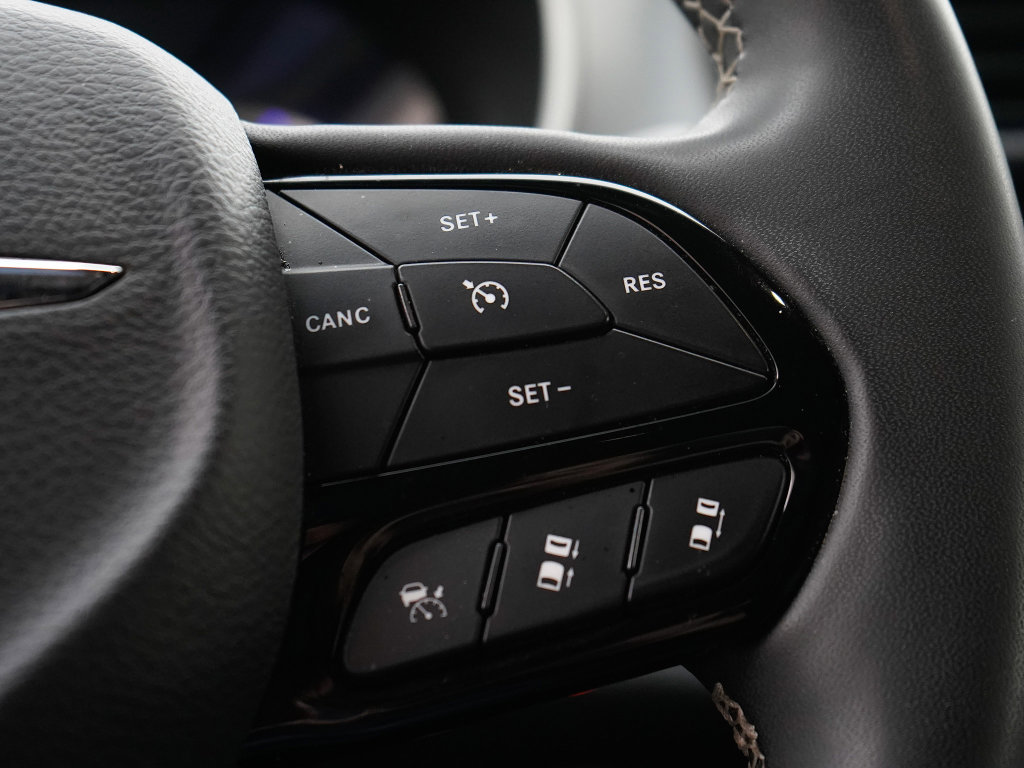 Used 2024 Chrysler Pacifica Limited image 15