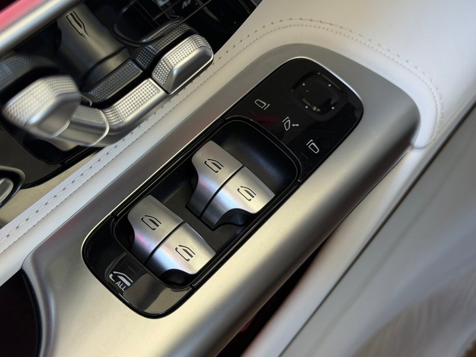 New 2026 Mercedes-Benz Maybach SL 680 image 21