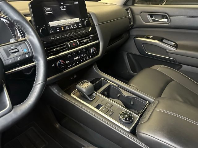 Used 2023 Nissan Pathfinder SL AWD/4WD image 30