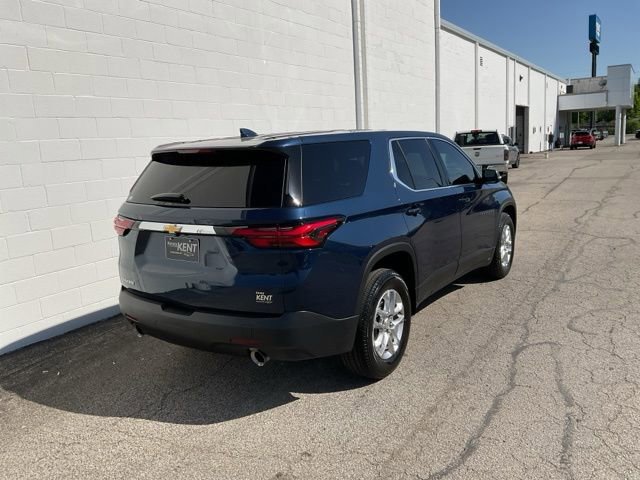 Used 2023 Chevrolet Traverse LS w/ Safety Package FWD image 4