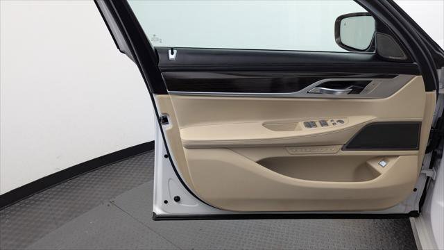 Used 2019 BMW 740i w/ Executive Package RWD image 13