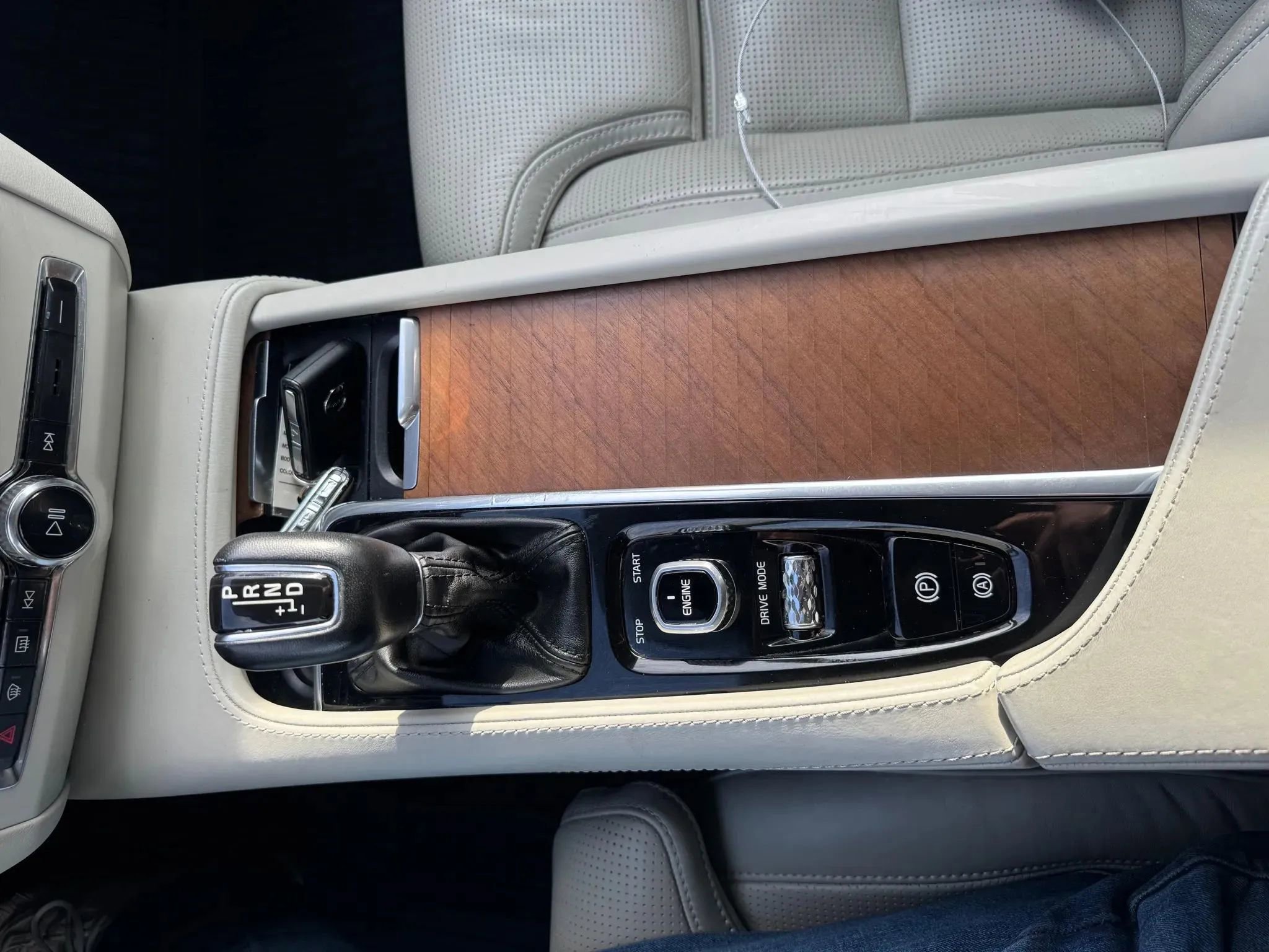 Used 2017 Volvo S90 T6 Inscription w/ Vision Package AWD/4WD image 28