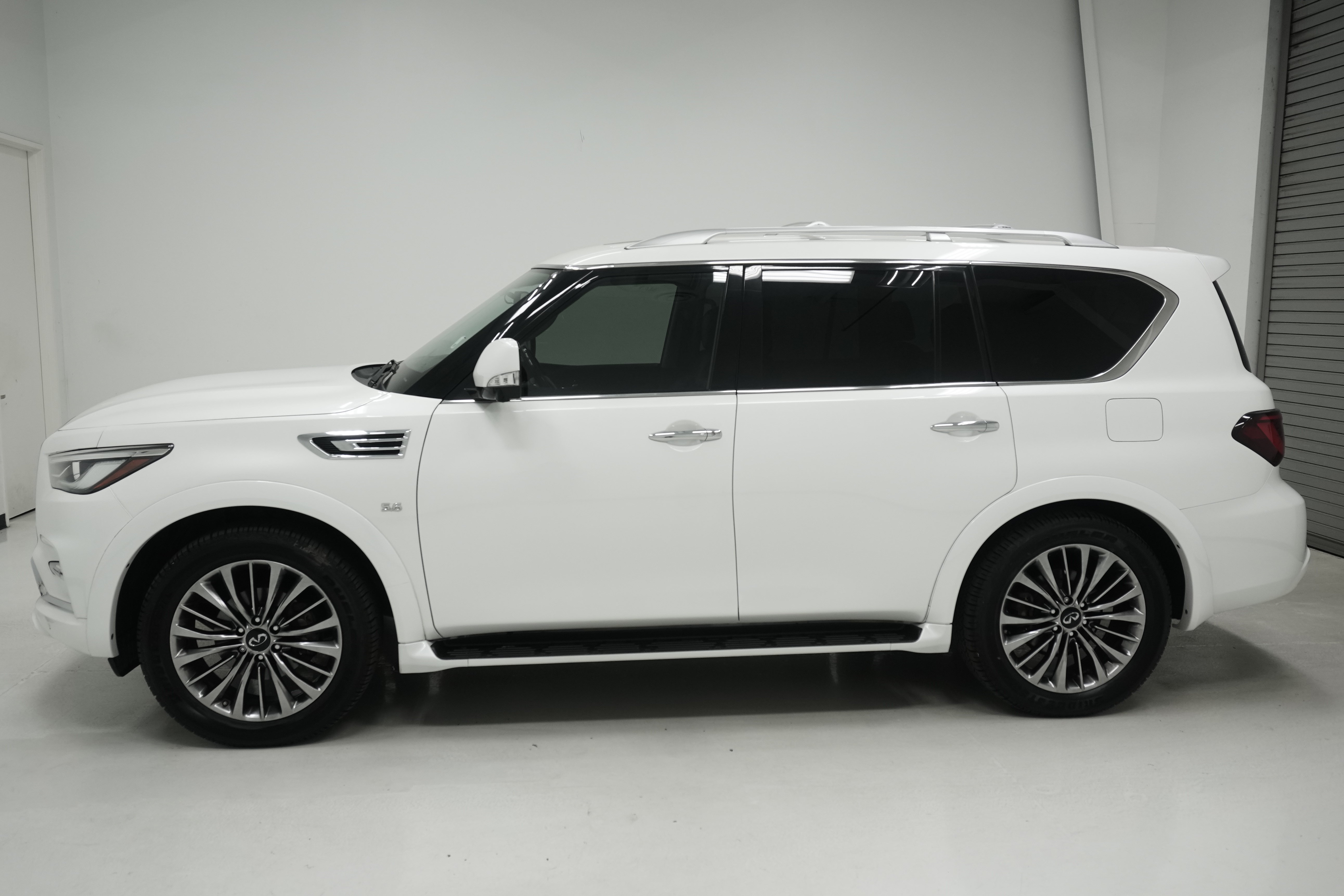 Used 2019 INFINITI QX80 Luxe w/ 22" Wheel Package AWD/4WD image 6
