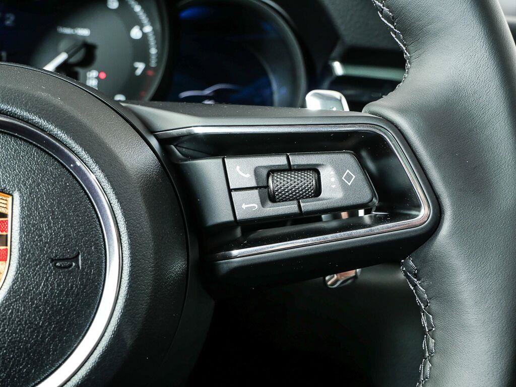 Certified 2026 Porsche Macan Turbo AWD/4WD image 11