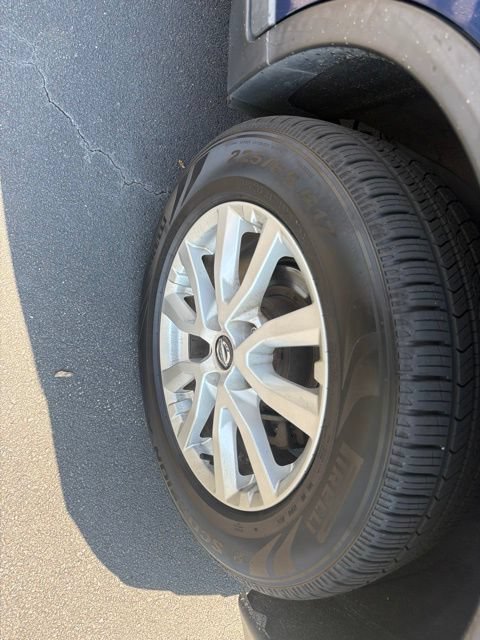 Used 2018 Nissan Rogue SV w/ Premium Package FWD image 9