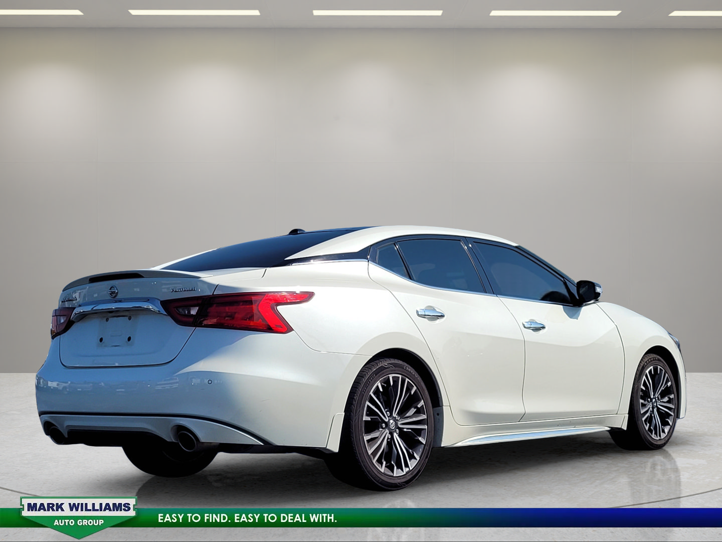 Used 2017 Nissan Maxima Platinum w/ Medallion Package FWD image 4