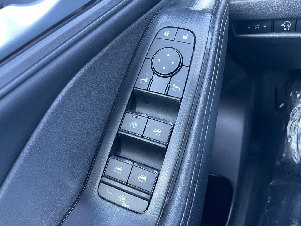 Used 2024 Nissan Rogue SV FWD image 23