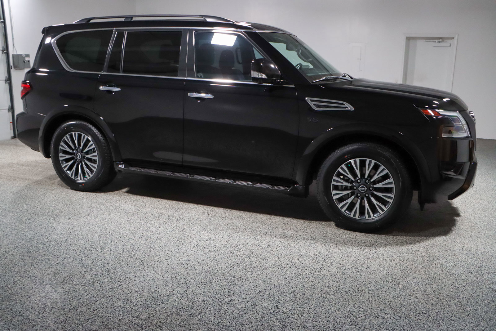Used 2022 Nissan Armada SL w/ Midnight Edition Package image 6