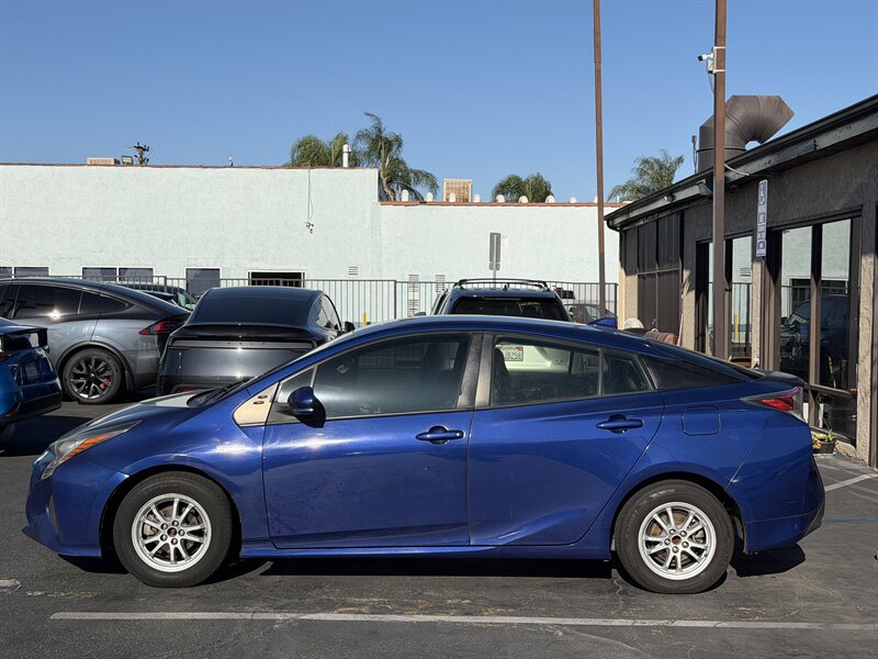 Used 2017 Toyota Prius One FWD image 4