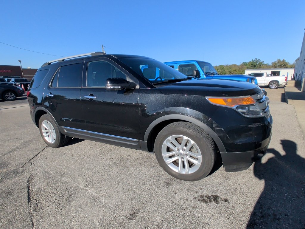 Used 2014 Ford Explorer XLT FWD image 2