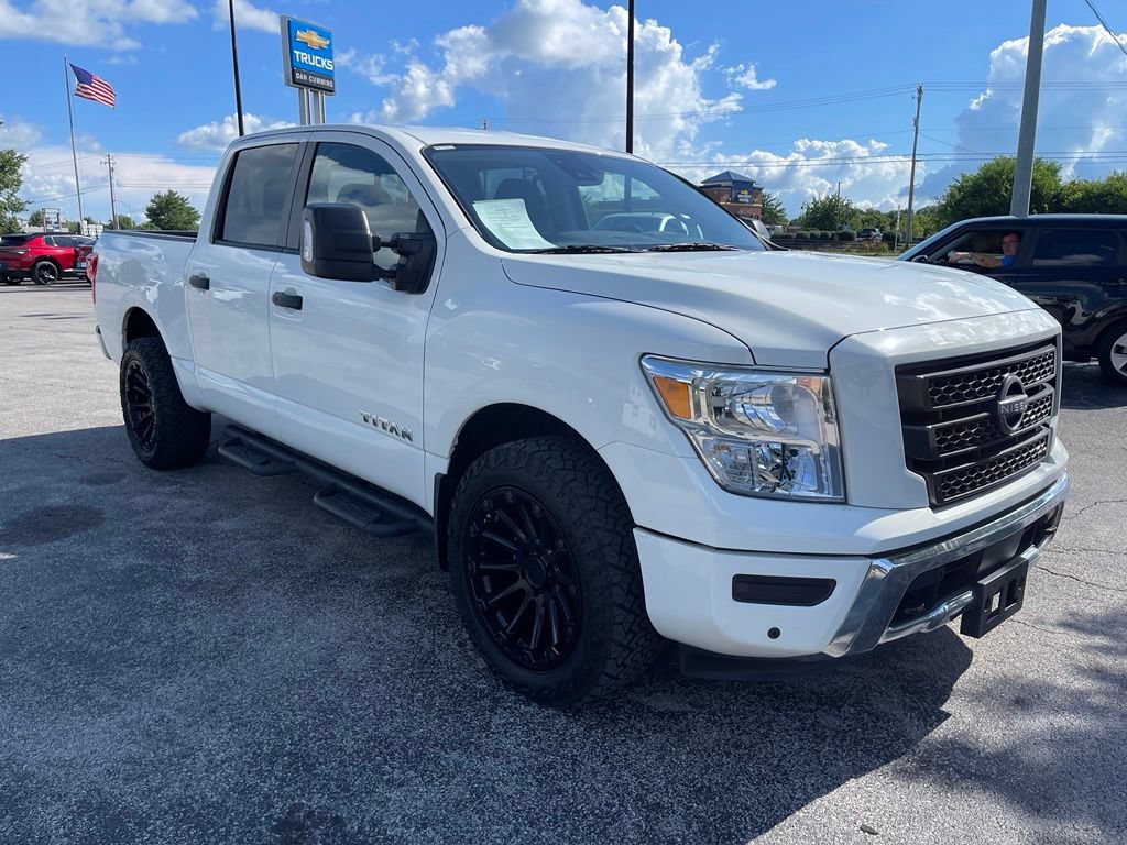 Used 2024 Nissan Titan SV w/ SV Convenience Package AWD/4WD image 3