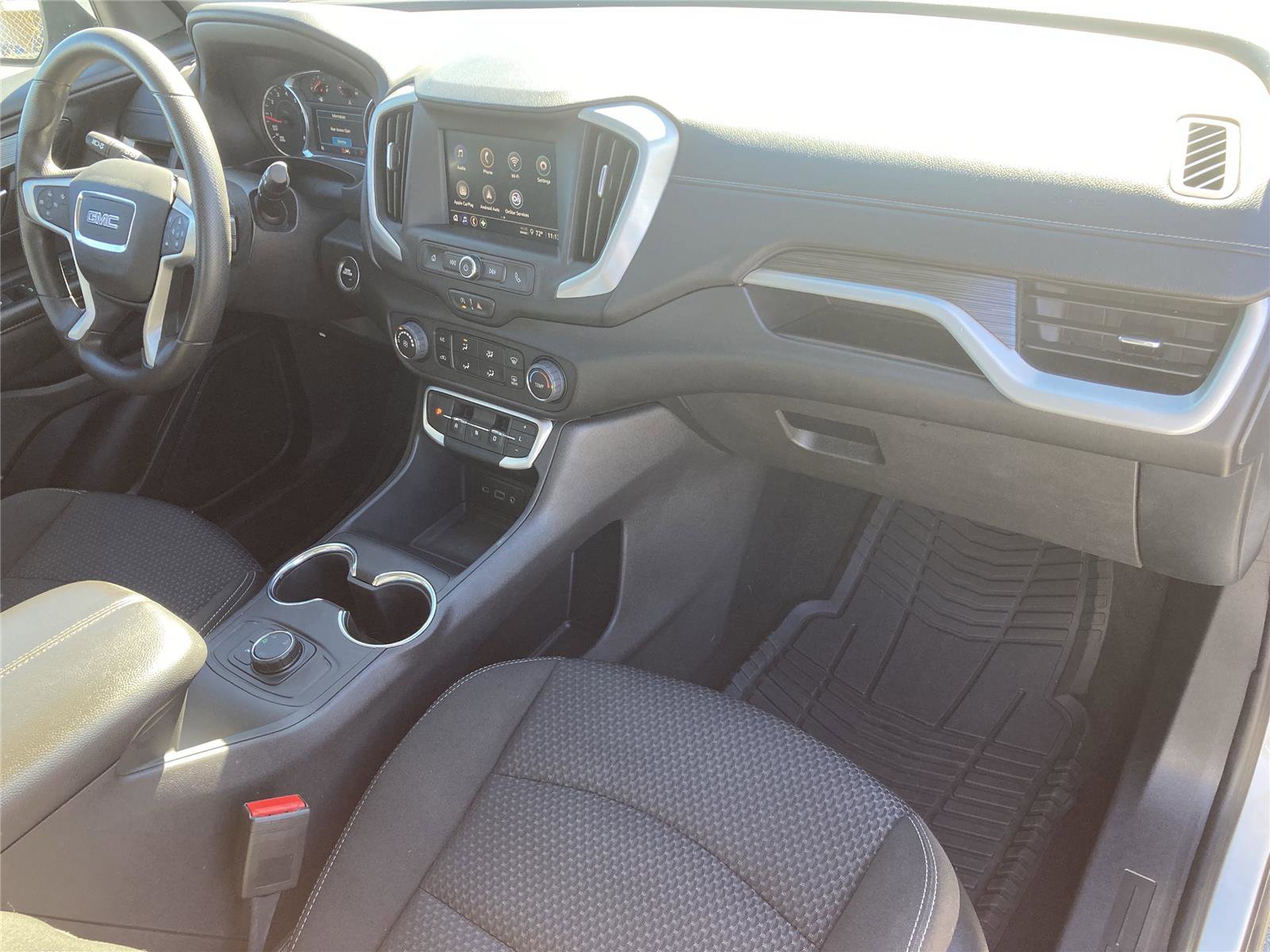 Used 2024 GMC Terrain SLE image 27