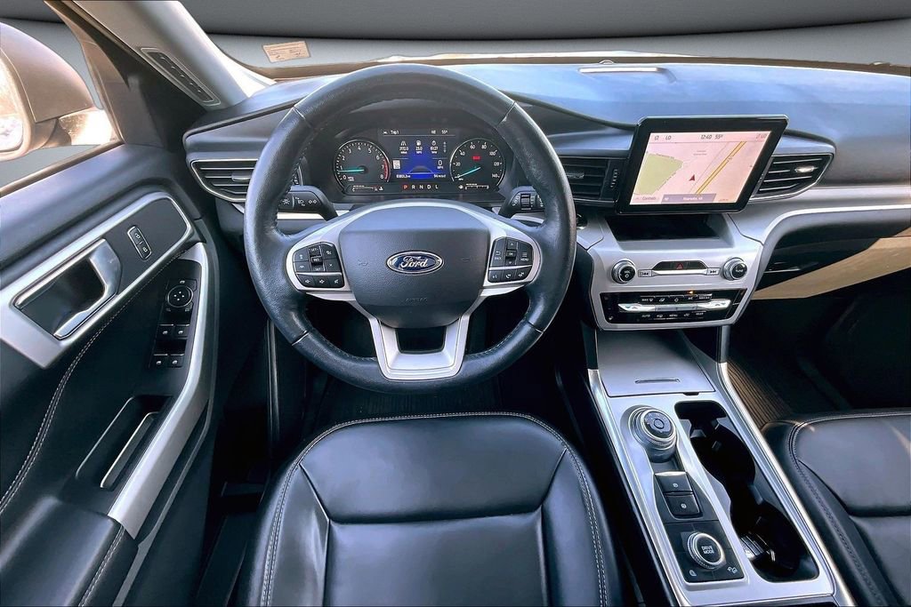 Used 2022 Ford Explorer XLT w/ Equipment Group 202A image 8