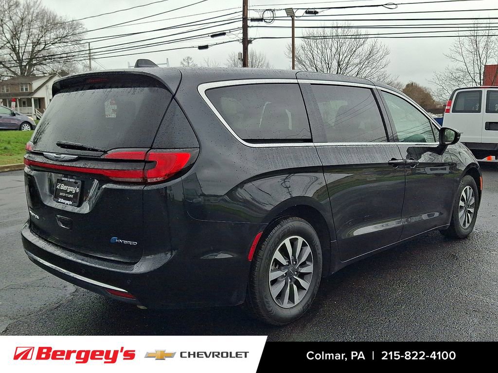 Used 2023 Chrysler Pacifica Touring-L image 5