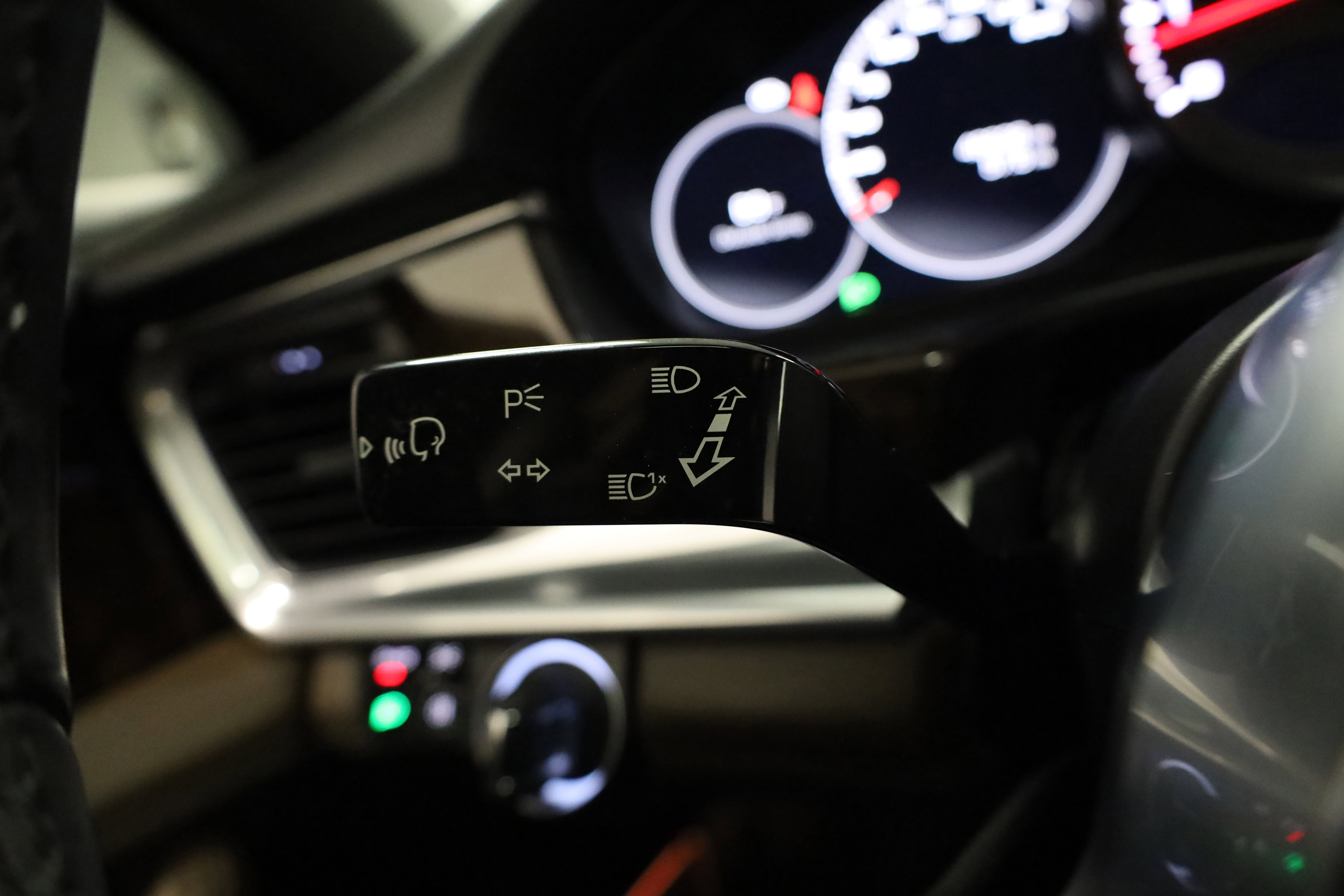 Used 2018 Porsche Panamera 4S image 22