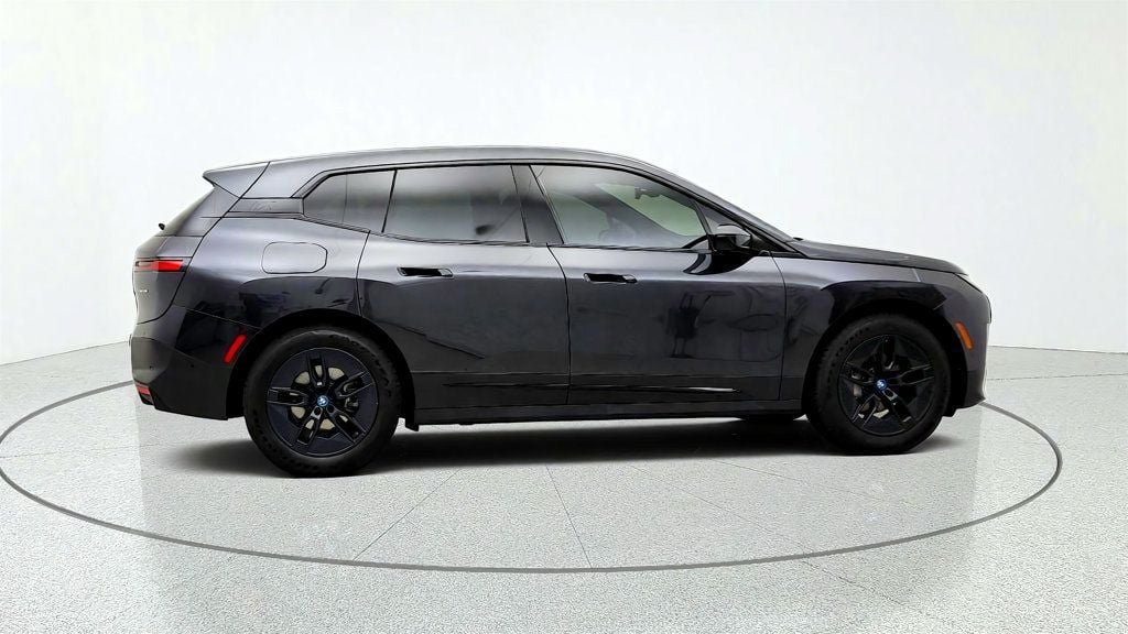 Used 2024 BMW iX xDrive50 w/ Premium Package AWD/4WD image 4