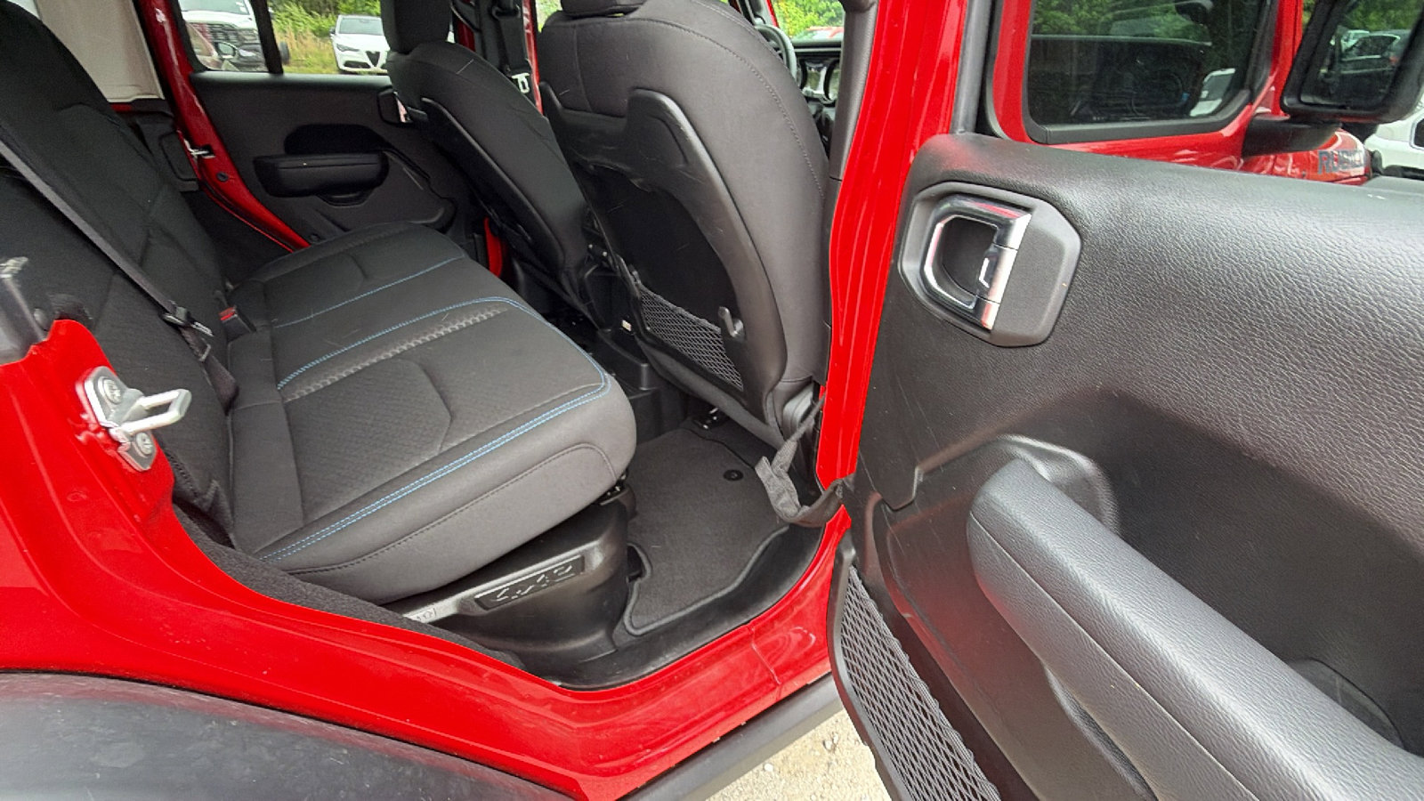 Used 2025 Jeep Wrangler Unlimited Rubicon 4xe AWD/4WD image 21