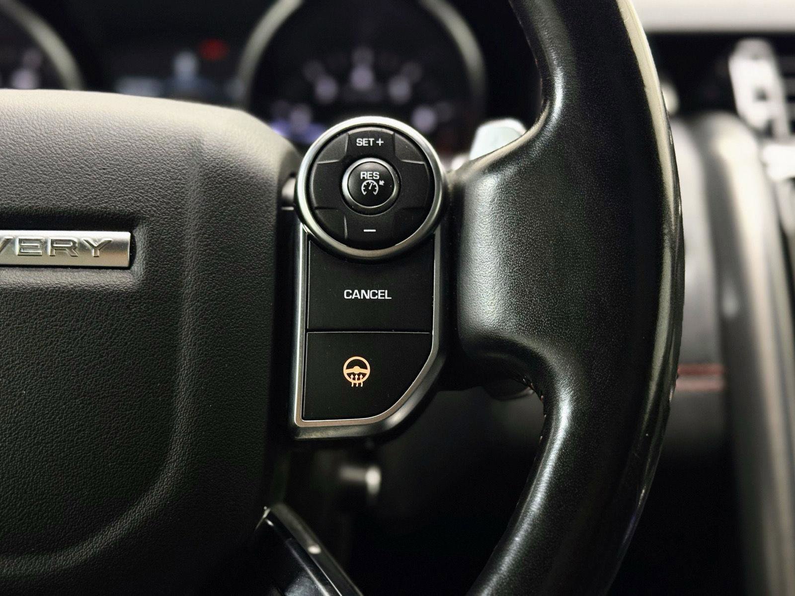 Used 2017 Land Rover Discovery HSE image 21