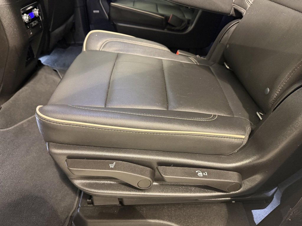 Used 2022 GMC Yukon SLT w/ SLT Luxury Package image 29