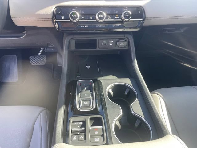 Used 2025 Honda Pilot Touring image 24