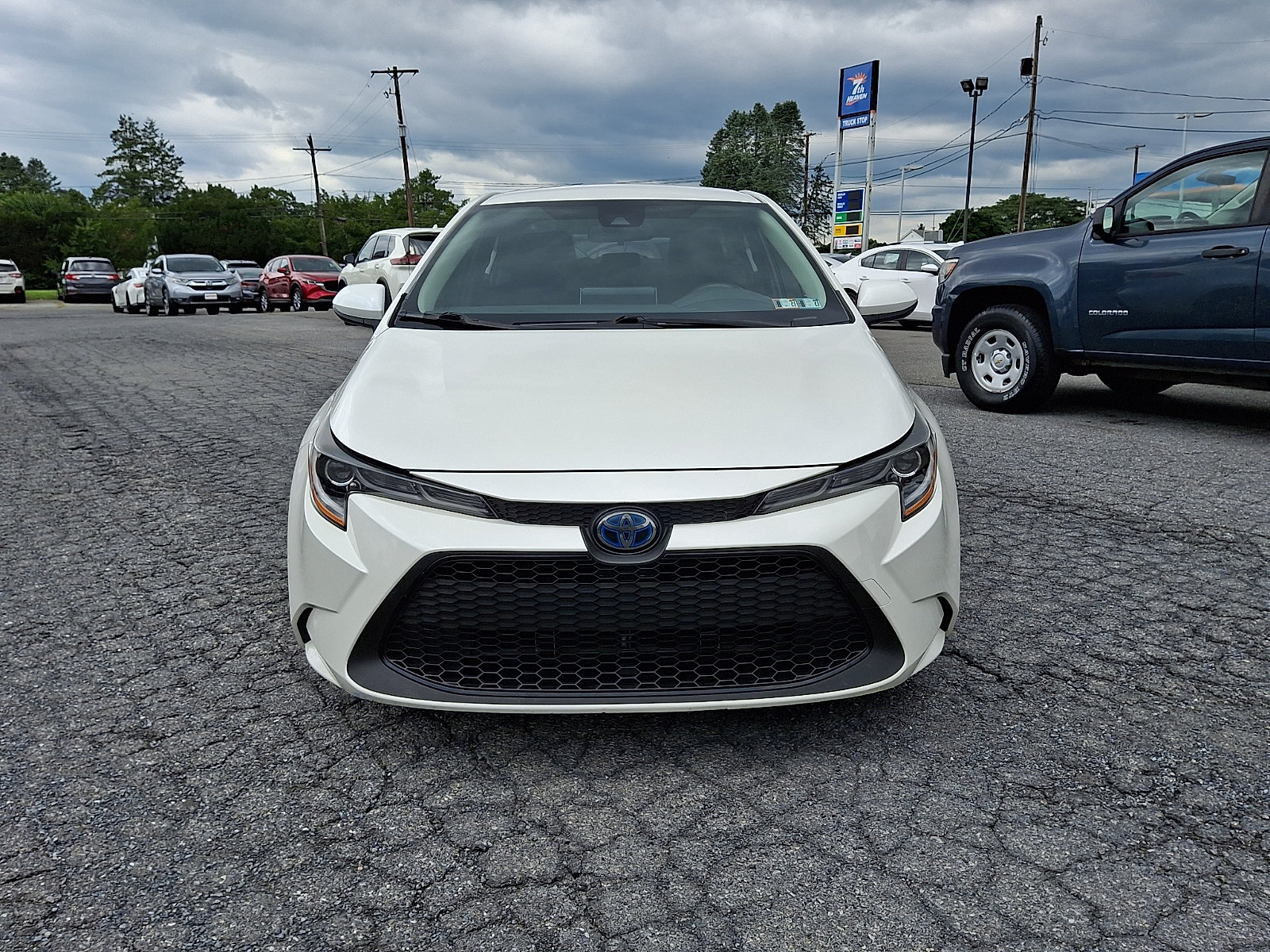 Used 2021 Toyota Corolla LE FWD image 2