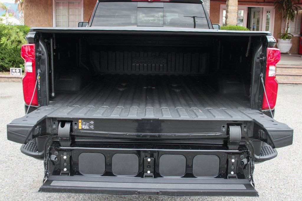 Used 2024 Chevrolet Silverado 2500 High Country w/ Technology Package AWD/4WD image 9