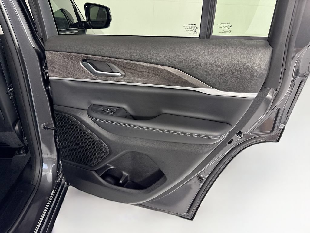 Used 2023 Jeep Grand Cherokee Limited RWD image 27