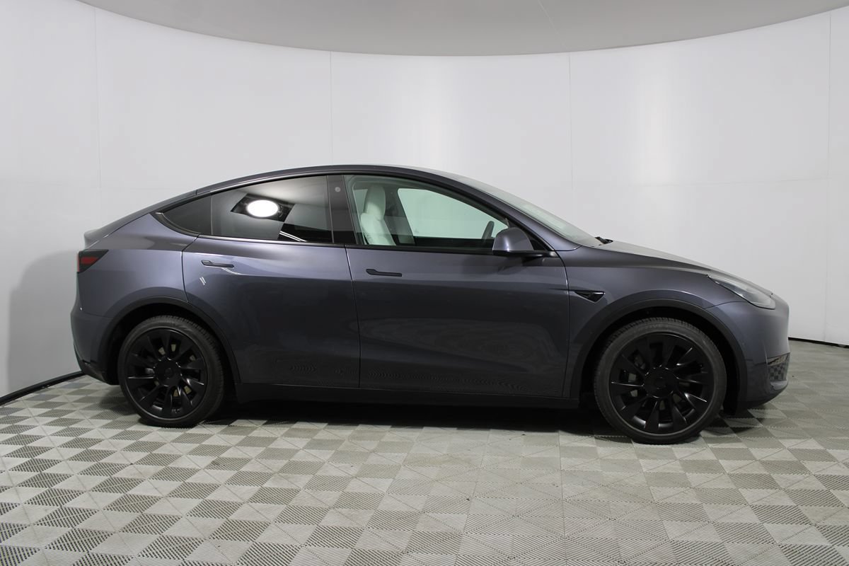 Used 2022 Tesla Model Y Long Range AWD/4WD image 32