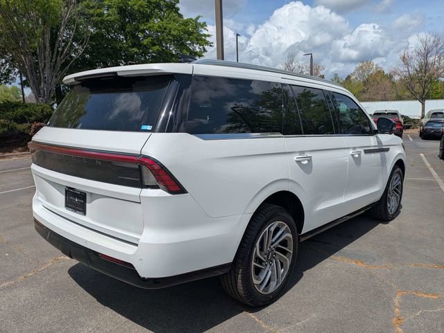 New 2026 Lincoln Navigator Reserve image 4