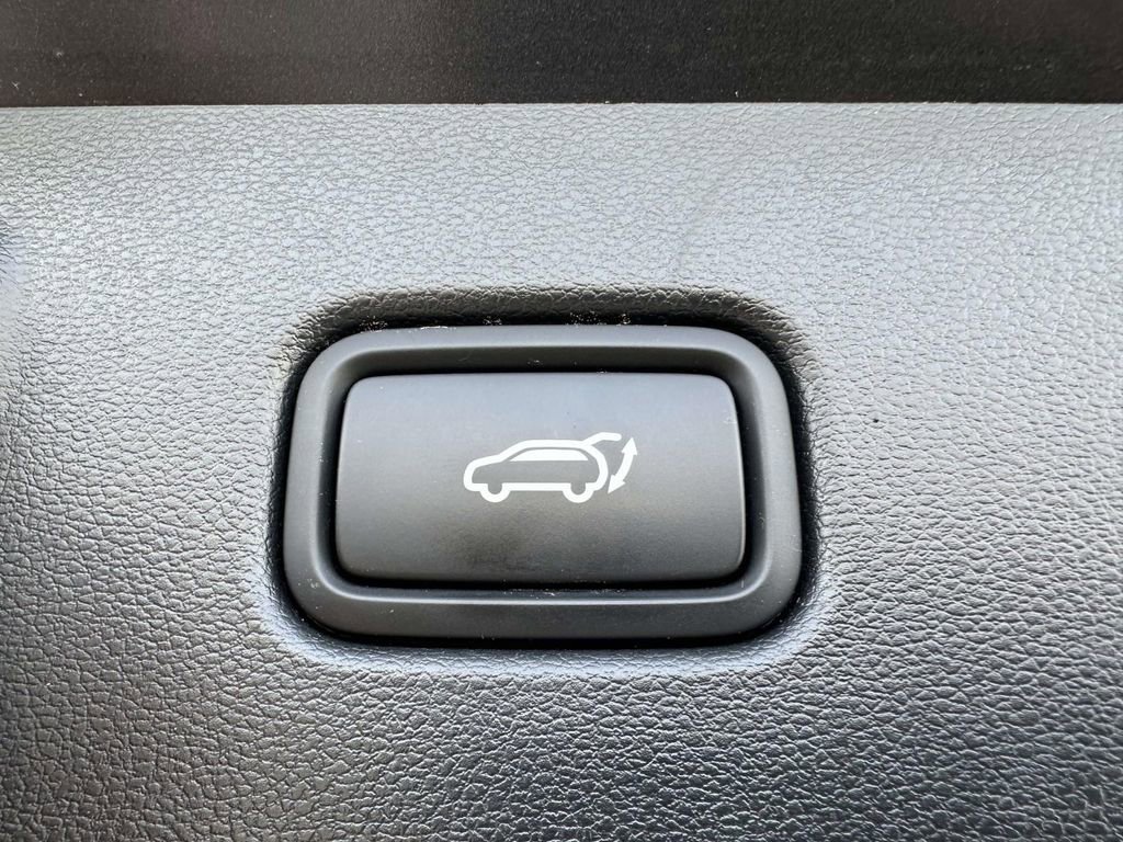 Certified 2024 Hyundai Tucson Limited AWD/4WD image 15