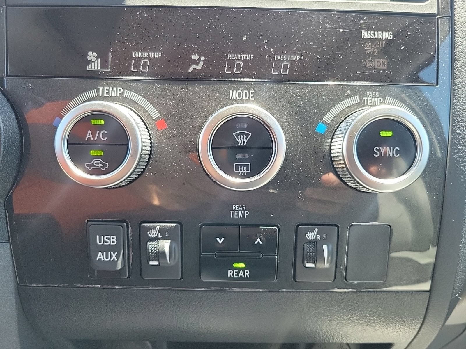 Used 2018 Toyota Sequoia Limited w/ Safety & Convenience Package AWD/4WD image 30