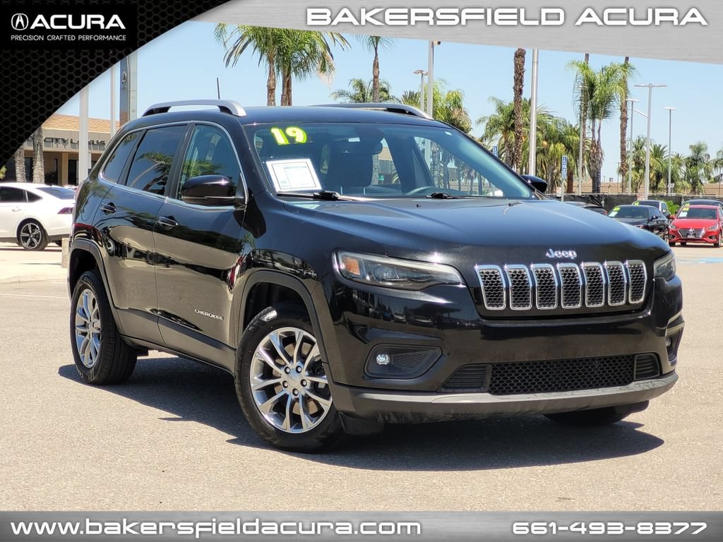 Used 2019 Jeep Cherokee Latitude Plus w/ Comfort/Convenience Group