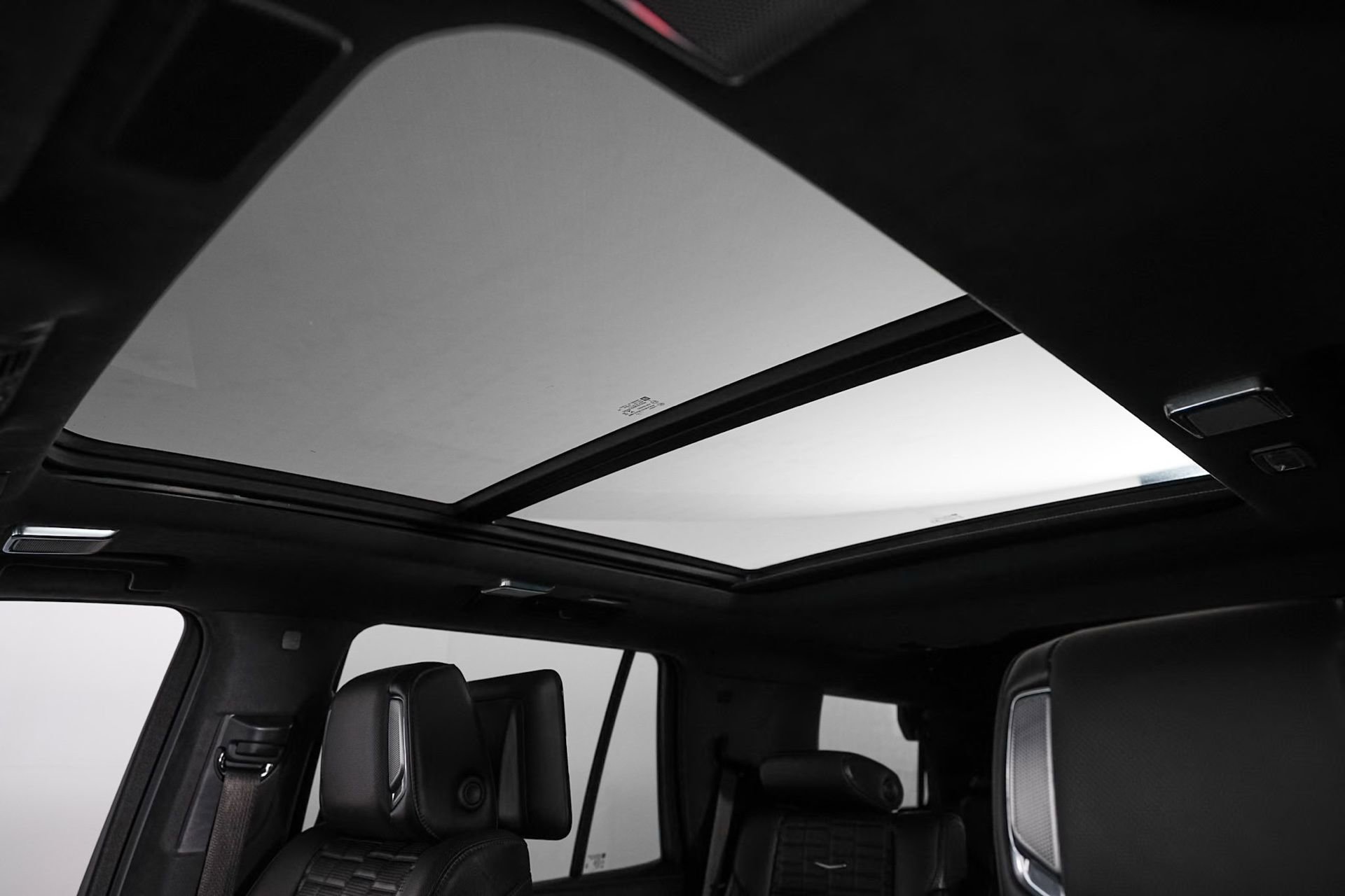 Used 2021 Cadillac Escalade Sport Platinum w/ LPO, ONYX Package image 23