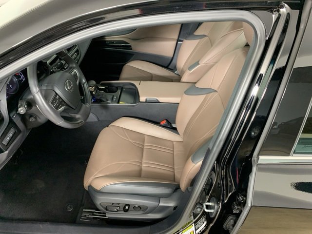 Used 2023 Lexus ES 300h Ultra Luxury w/ Accessory Package (Z2) image 31