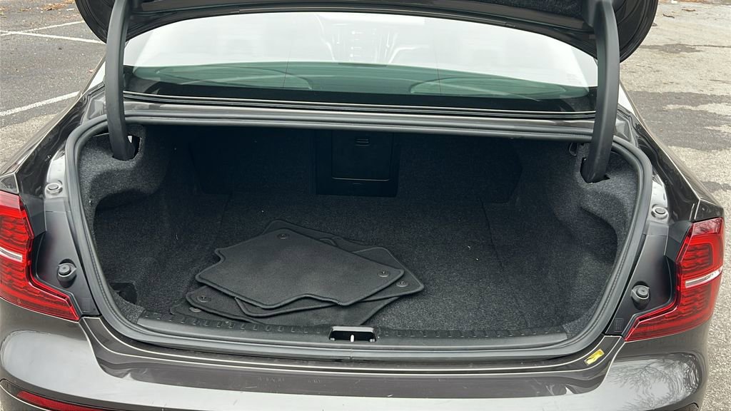 Used 2024 Volvo S60 B5 Core image 19