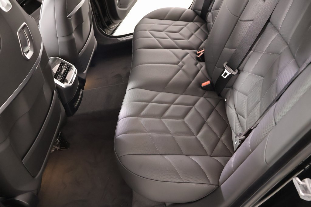 New 2026 BMW 750e xDrive AWD/4WD image 13