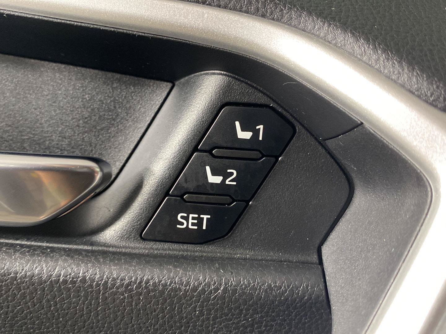 Used 2021 Toyota RAV4 XLE Premium AWD/4WD image 27