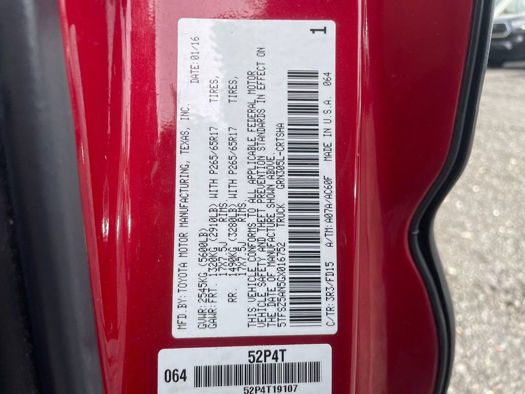 Used 2016 Toyota Tacoma TRD Sport AWD/4WD image 32