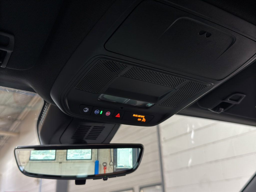 Used 2025 Chevrolet Equinox LT w/ Convenience Package II image 36