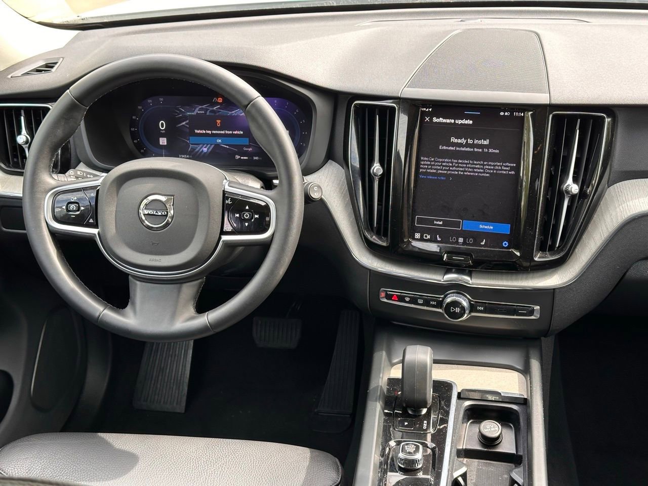 Used 2025 Volvo XC60 B5 Plus image 17