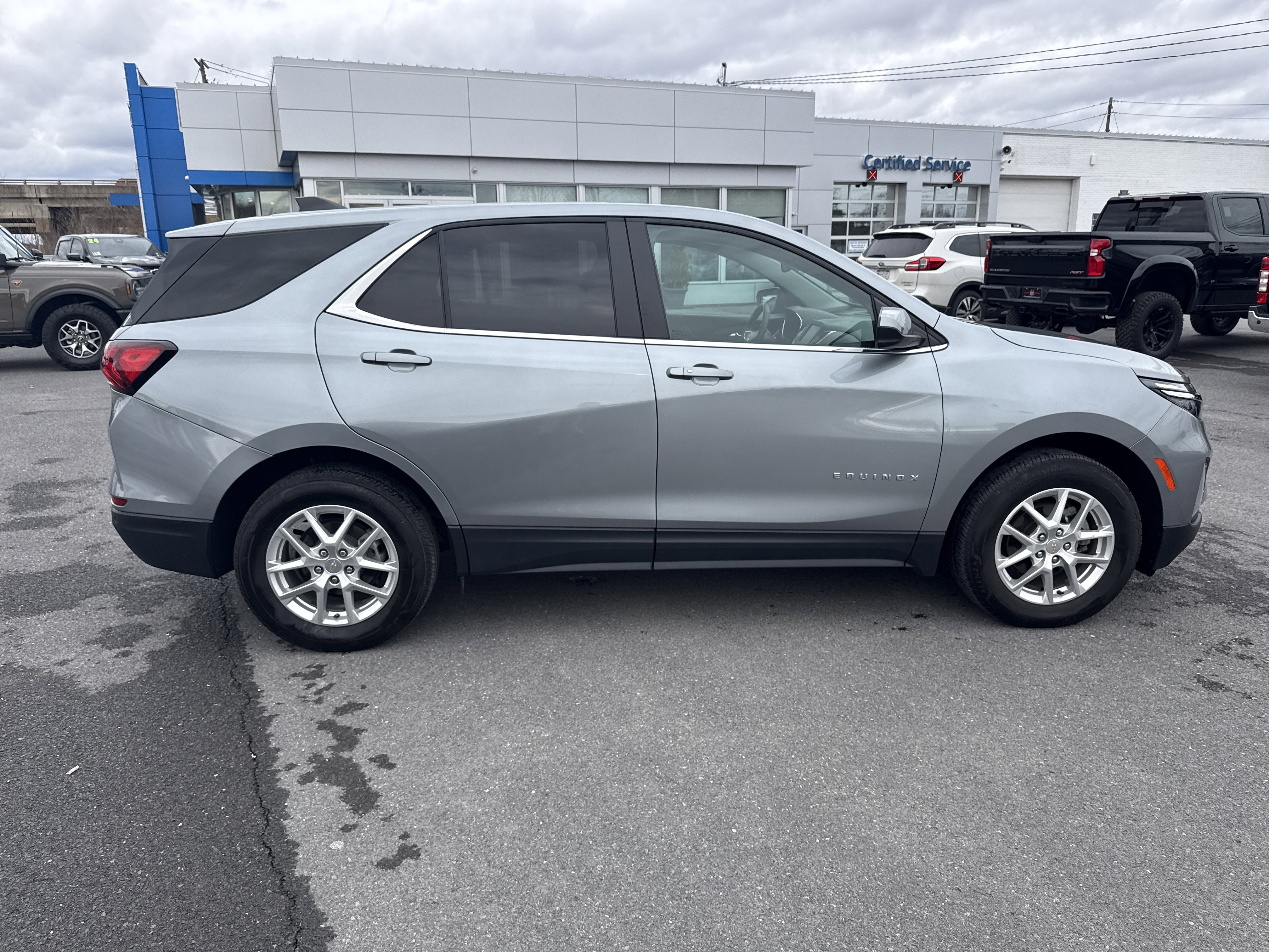 Used 2024 Chevrolet Equinox LT AWD/4WD image 2