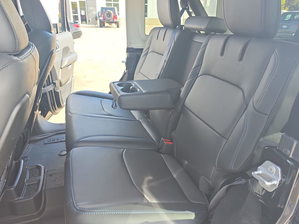 New 2025 Jeep Wrangler Unlimited Rubicon 4xe w/ Technology Group AWD/4WD image 13