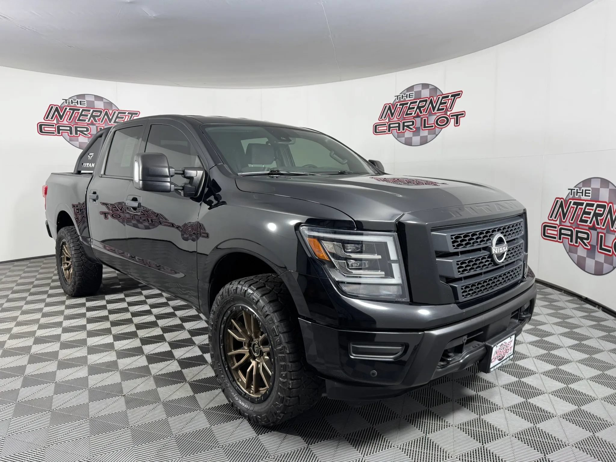 Used 2024 Nissan Titan SV w/ SV Convenience Package AWD/4WD image 9